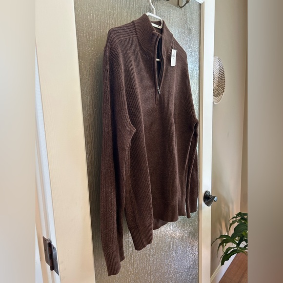NWT Men’s 1/4 Zip Gap Sweater - Picture 4 of 5
